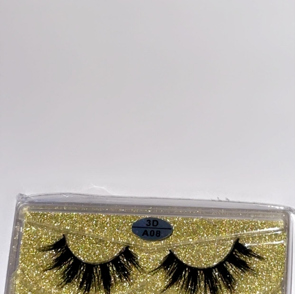 Eyelashes - Picture 2 of 11